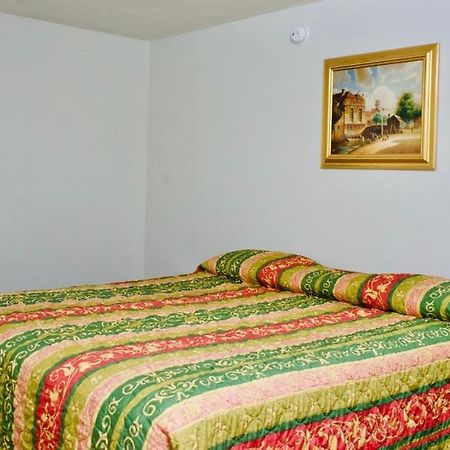 Red Carpet Motel By Ontario Exteriör bild